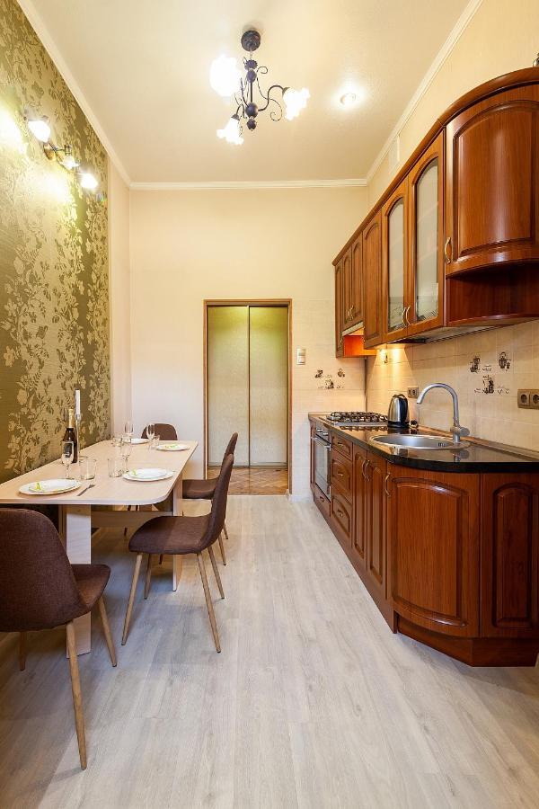 Bv Apartments Homey リヴィウ エクステリア 写真